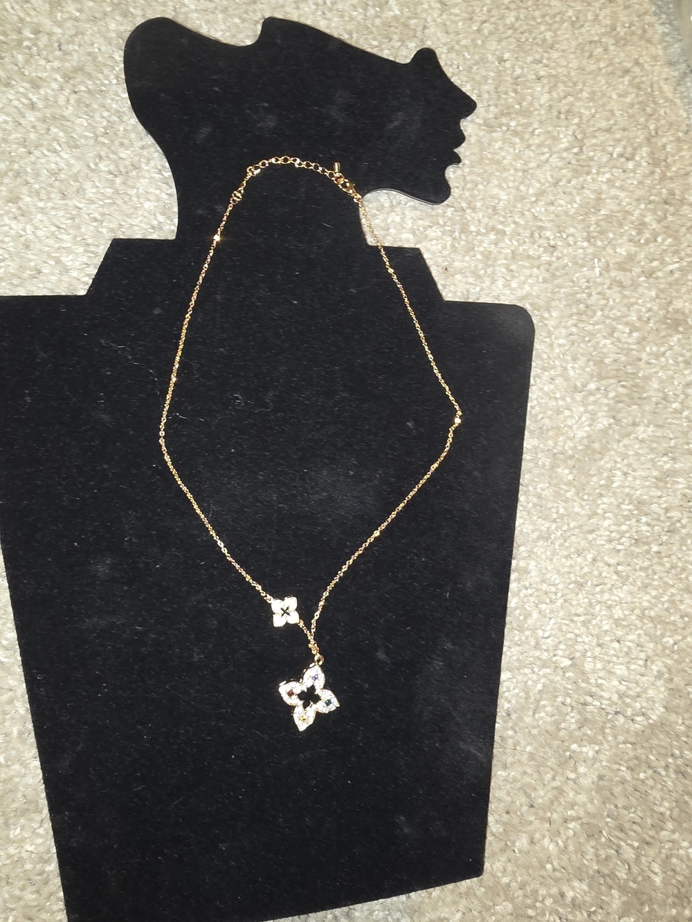 22kgp Dubai Jewelry Elegant Gold-Tone Floral Pendant Necklace in Gold